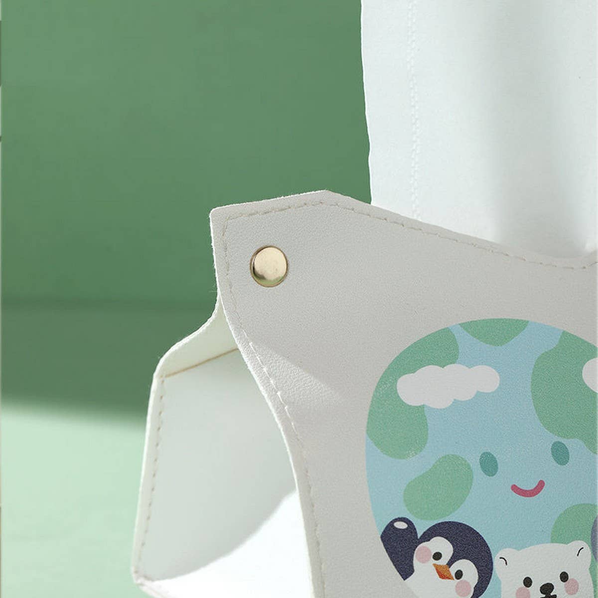 ENVIRONMENTALLY FRIENDLY EARTH SIMPLE TISSUE BOX