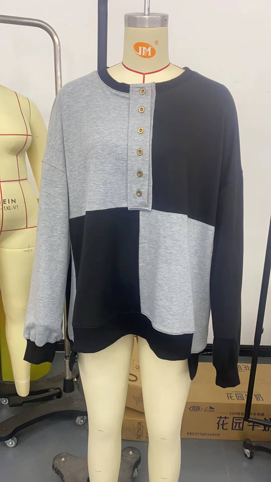 Casual multicolored velvet buttoned long hoodie