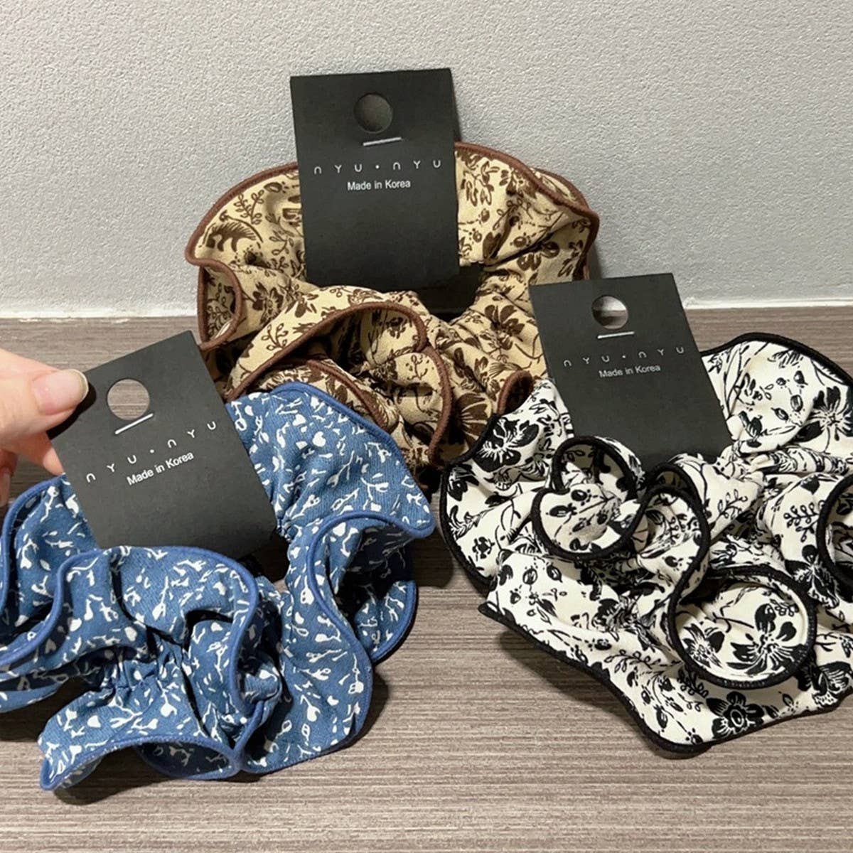 RETRO FLORAL HAIR SCRUNCHIES_CWAHA1733