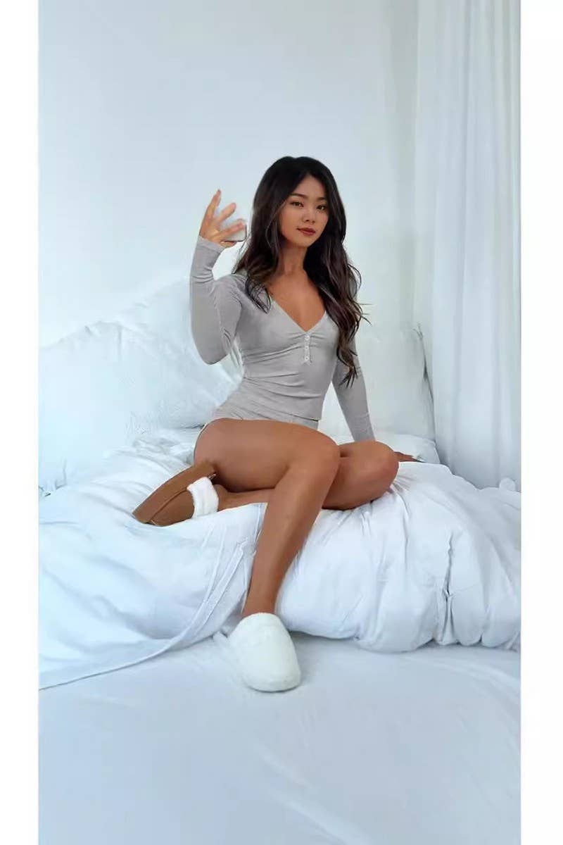 CWSTB2040_DEEP V NECK SLIM LONG SLEEVE TOP & SHORTS SET