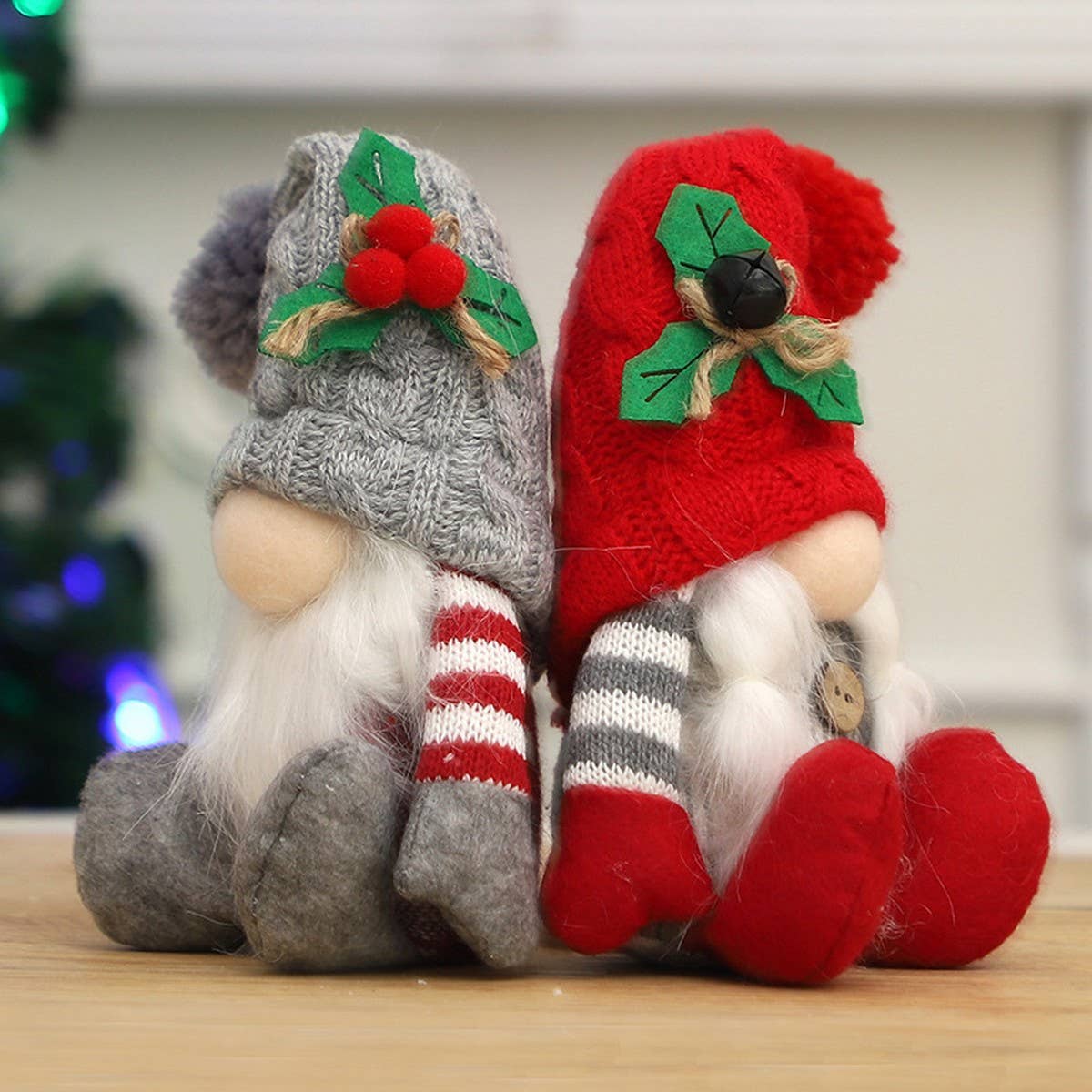 CWMM9397_CHRISTMAS POINTED HAT SITTING GNOME ORNAMENT