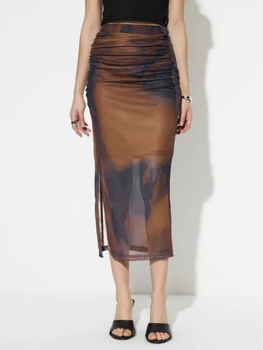 Elegant and fashionable mesh gradient skirt