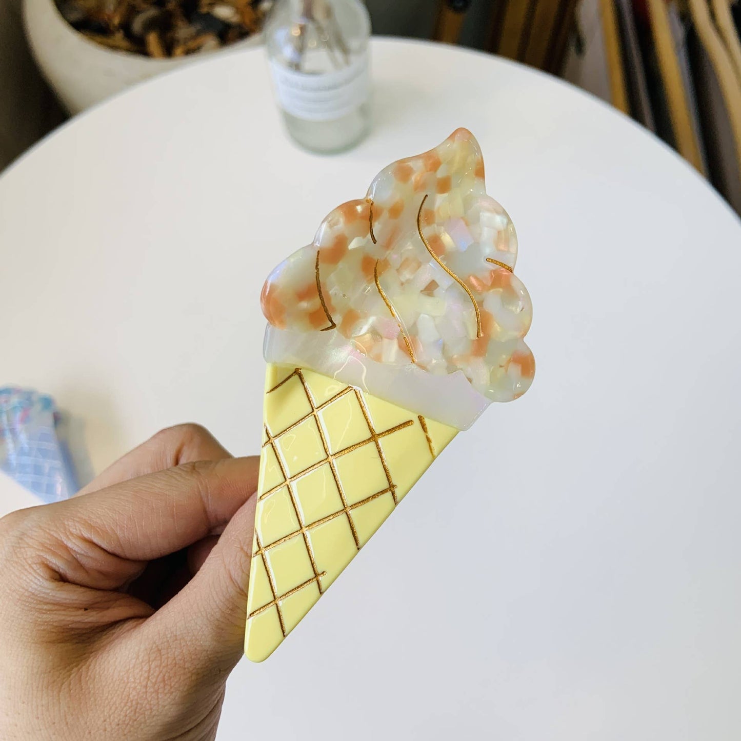 CREAM CONE ICE CREAM ACETIC ACID HAIR CLAW CLIP