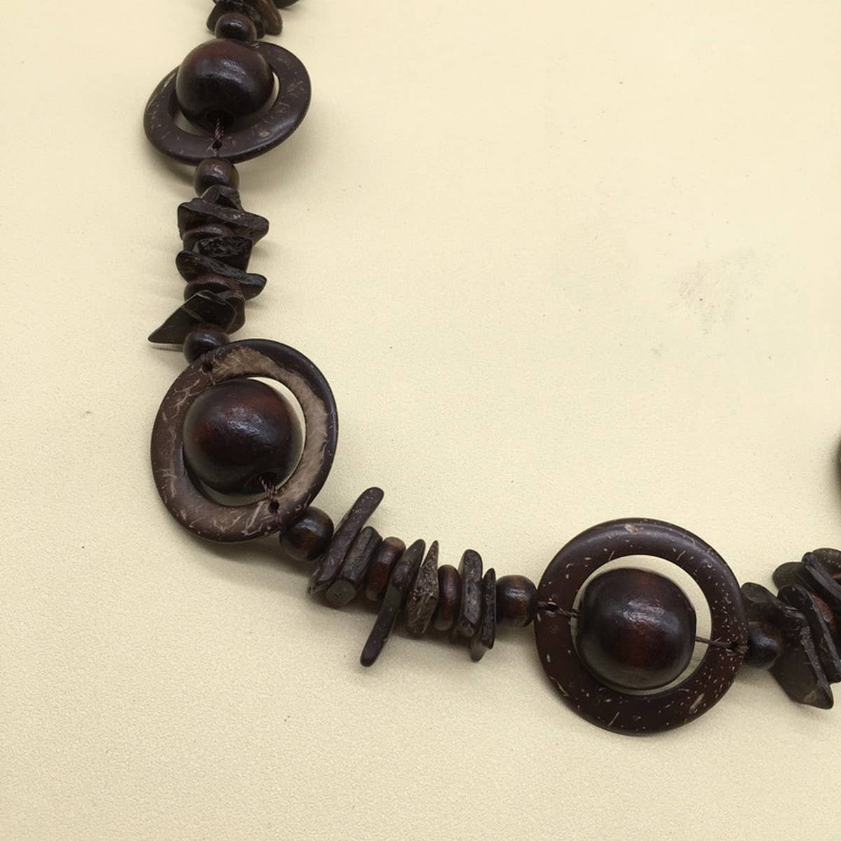 COCONUT WOOD BEAD SINGLE LAYER SWEATER CHAIN
