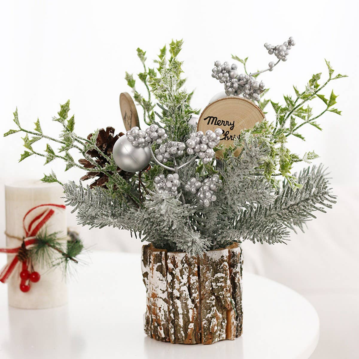 Mini Christmas Tree with Red Berries & Pinecones_CWMM9895