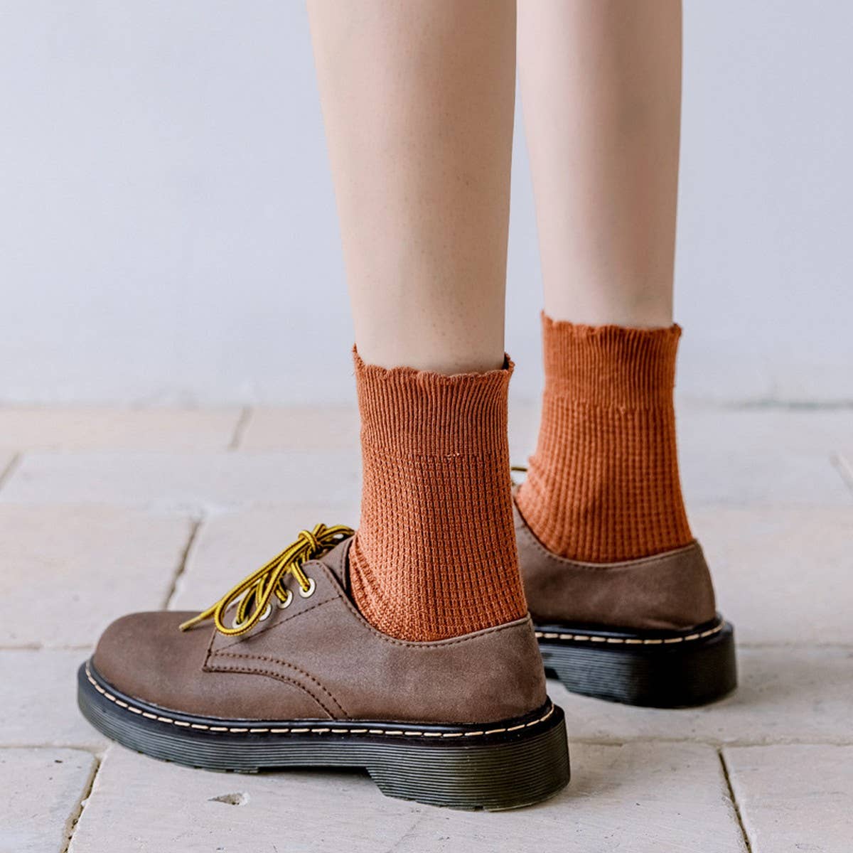 RUFFLED SOLID COLOR MID-TUBE SOCKS FOR WOMEN