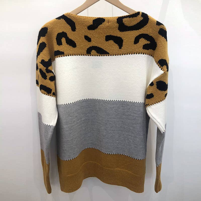 COLOR-MATCHING LEOPARD PRINT CREW NECK SWEATER