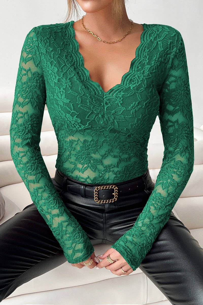 CWTBLL3463_SOLID COLOR V-NECK SCALLOPED NECK LACE TOP