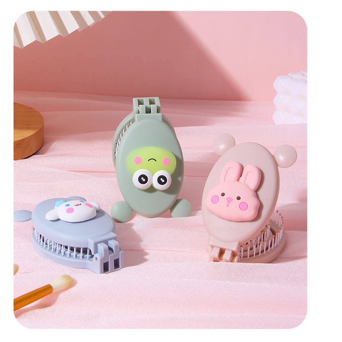 CWAHA3176_CARTOON CUTE MASSAGE FOLDING MIRROR COMB