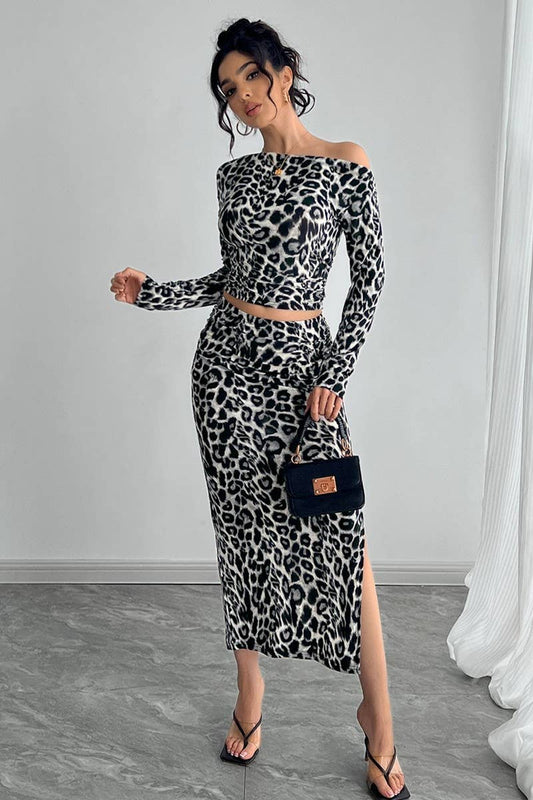 CWSTB1964_LEOPARD PRINT LONG-SLEEVED TOP AND SKIRT SUIT