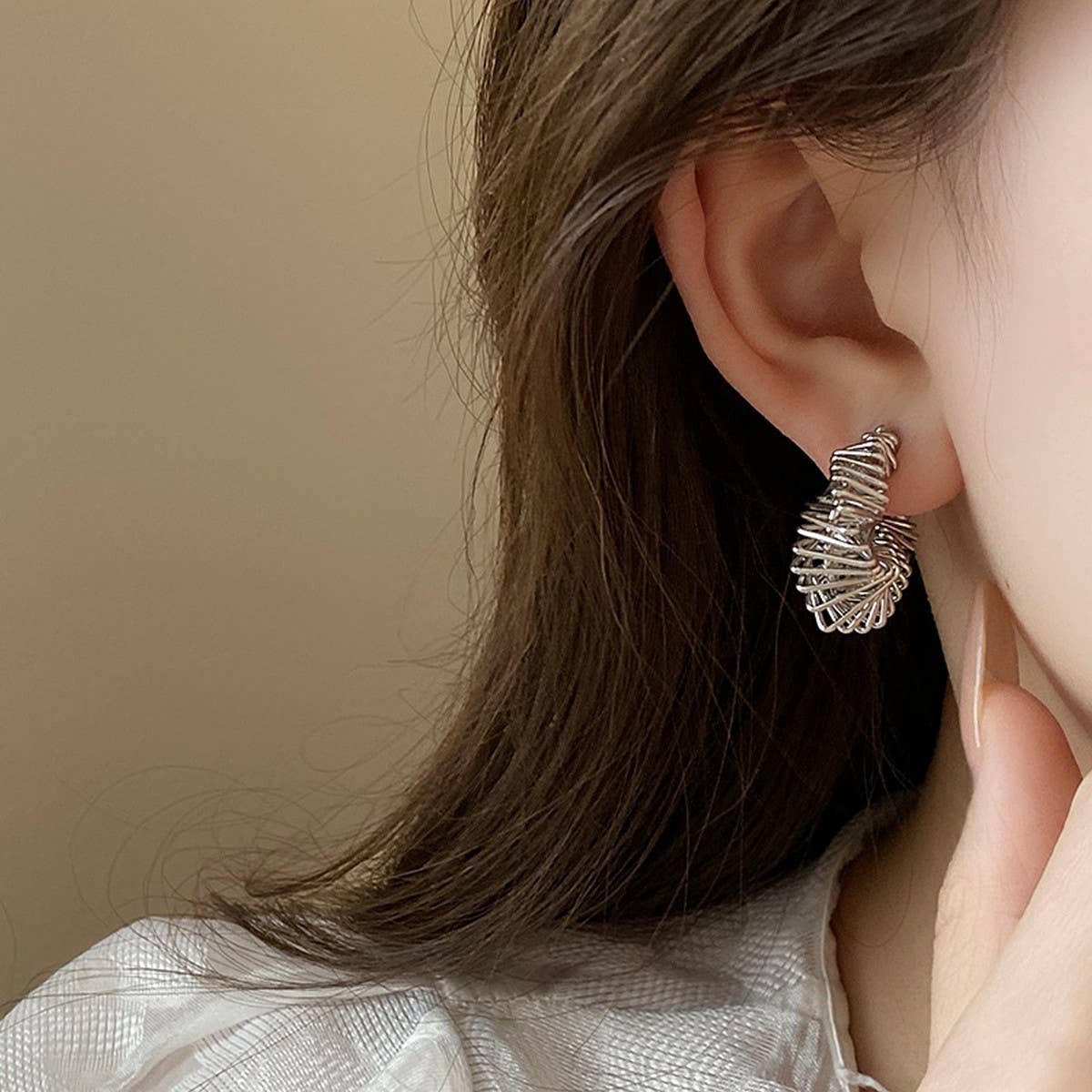 TWISTED HOLLOW C SHAPE FASHION EARRINGS
