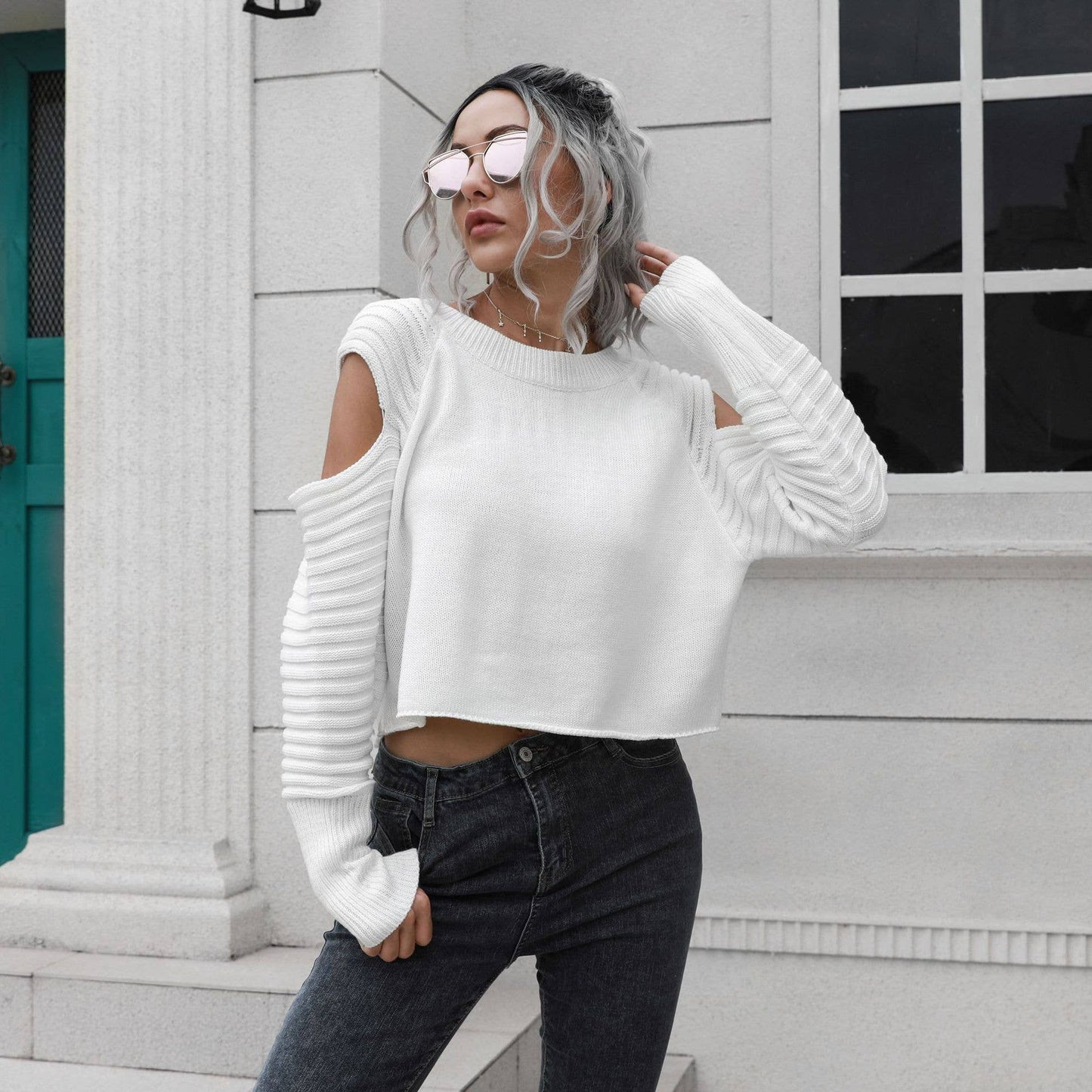 DESIGN OFF-THE-SHOULDER LONG-SLEEVED SWEATER