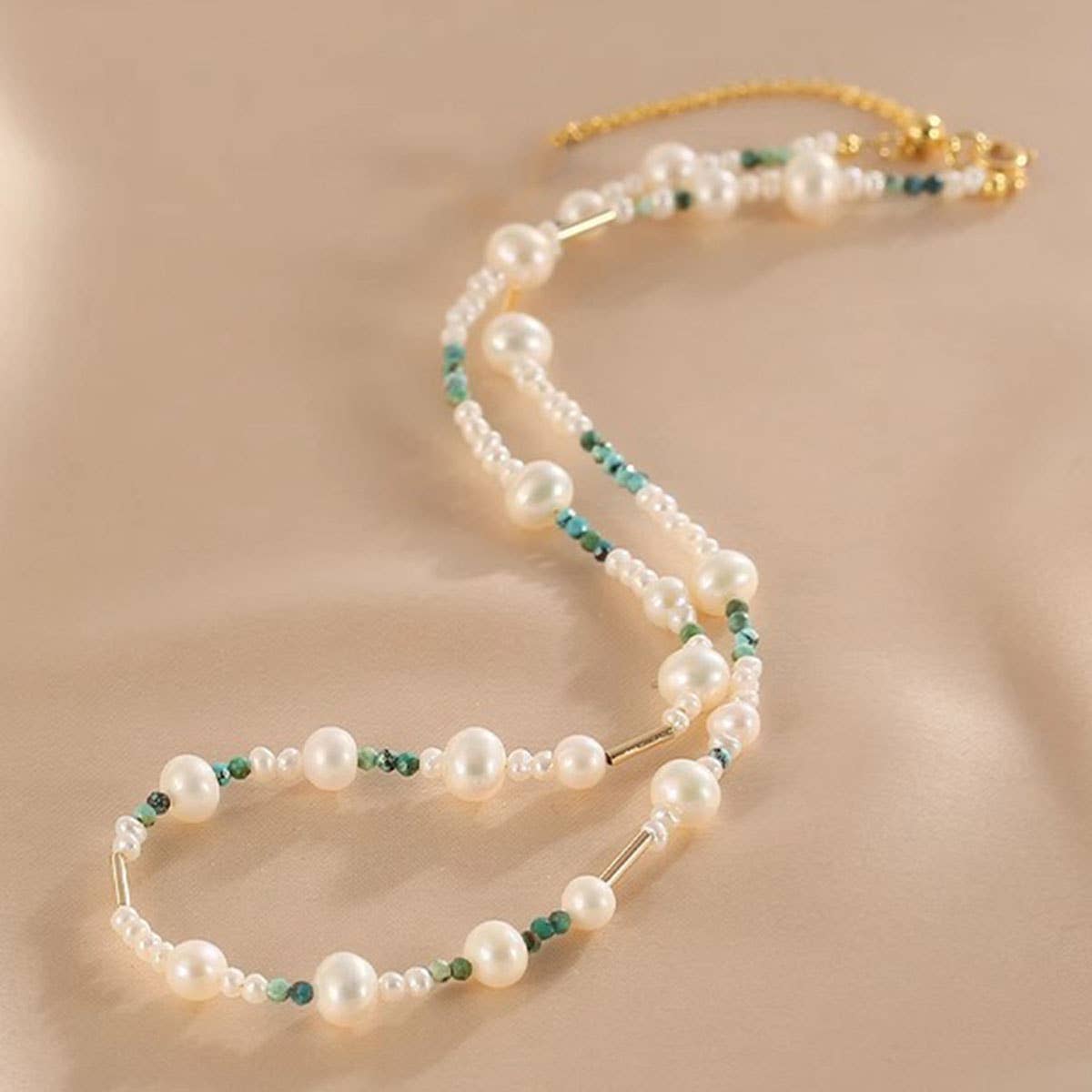 Double-layered pearl collarbone chain
