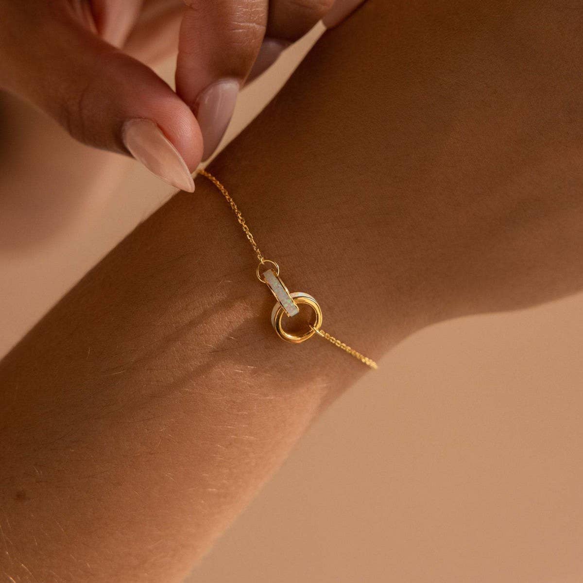 Simple Eternity Circle Asymmetric Necklace_CWMM5735