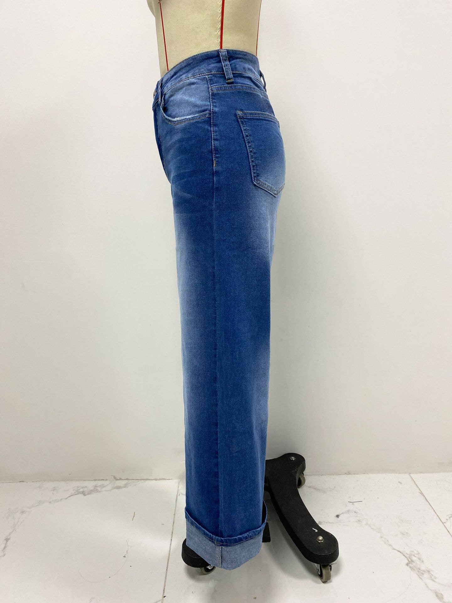 FASHIONABLE HIGH-WAISTED STRAIGHT-LEG JEANS