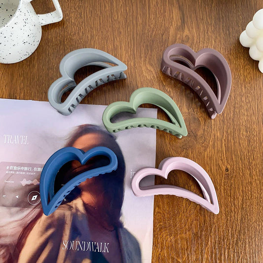 HEART MORANDI COLOR SIMPLE HOLLOW HAIRPIN