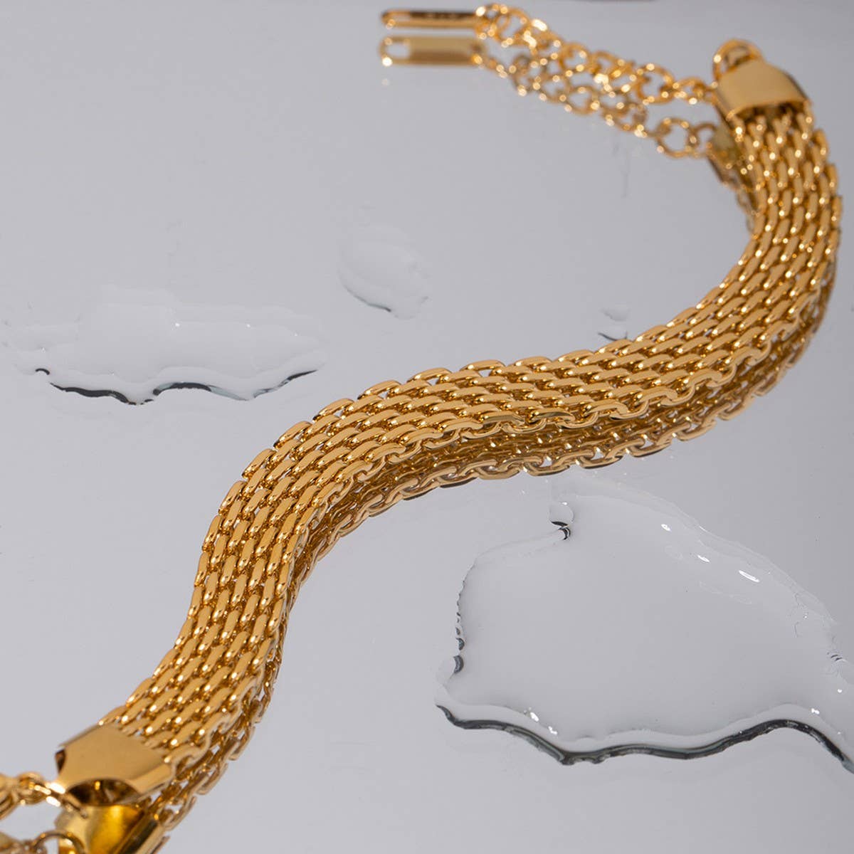 18K Gold Vacuum Plated Bar Bracelet, No Fade_CWAJE4709