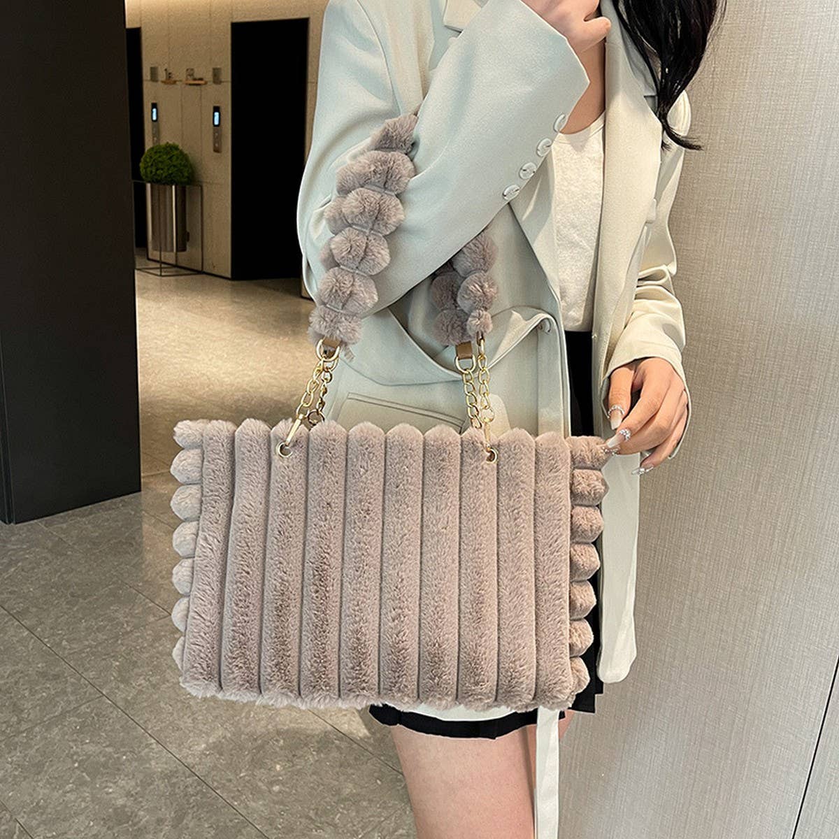 WINTER FASHIONABLE ALL-MATCH FUR BALL SHOULDER BAG_CWAB3986