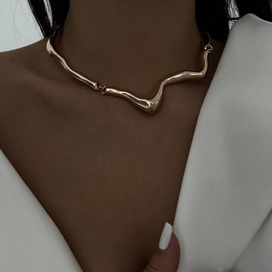NEW COLD STYLE GEOMETRIC TWISTED DESIGN NECKLACE