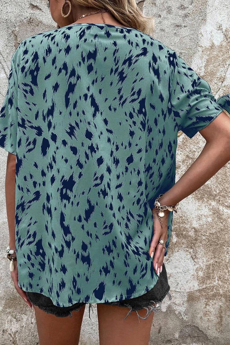 CWTBLS0663_TIGER-PRINT SHORT-SLEEVED SHIRT WITH TIE UP