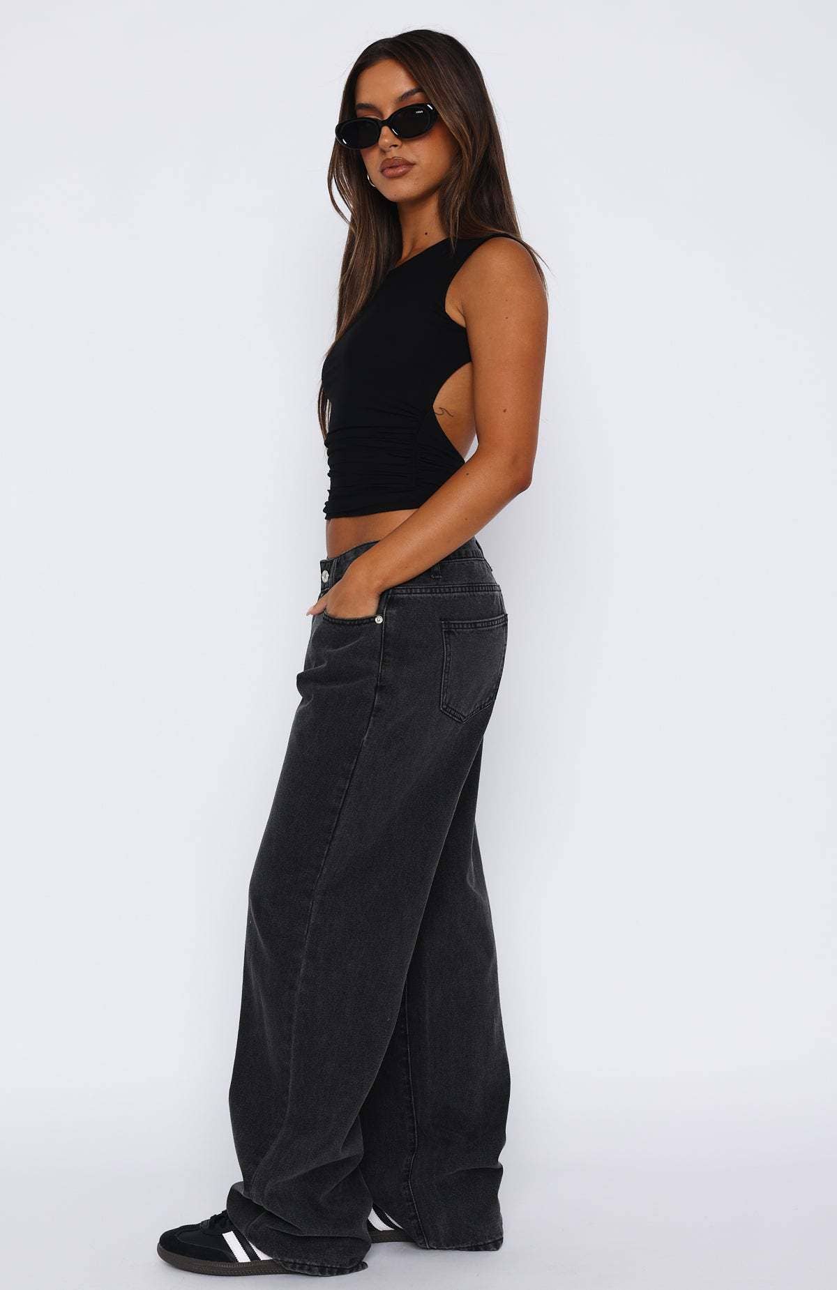 Contracted in the waist not straight jeans