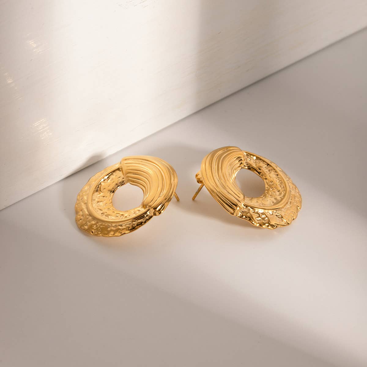 NEW STYLE PLEATED HAMMERED ROUND HOLLOW EARRINGS_CWAHA0893