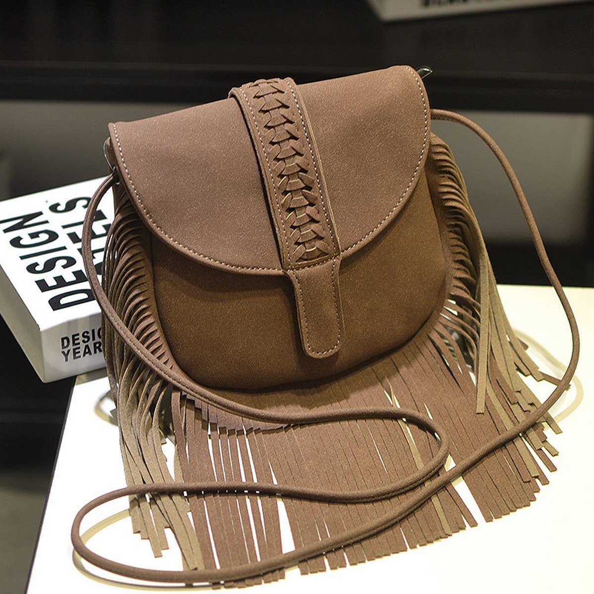 CWAB4566_FLAP WOVEN HALF CIRCLE TASSEL SHOULDER BAG