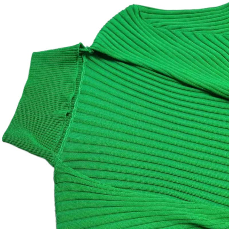 Cross-necked crop top knitted sweater