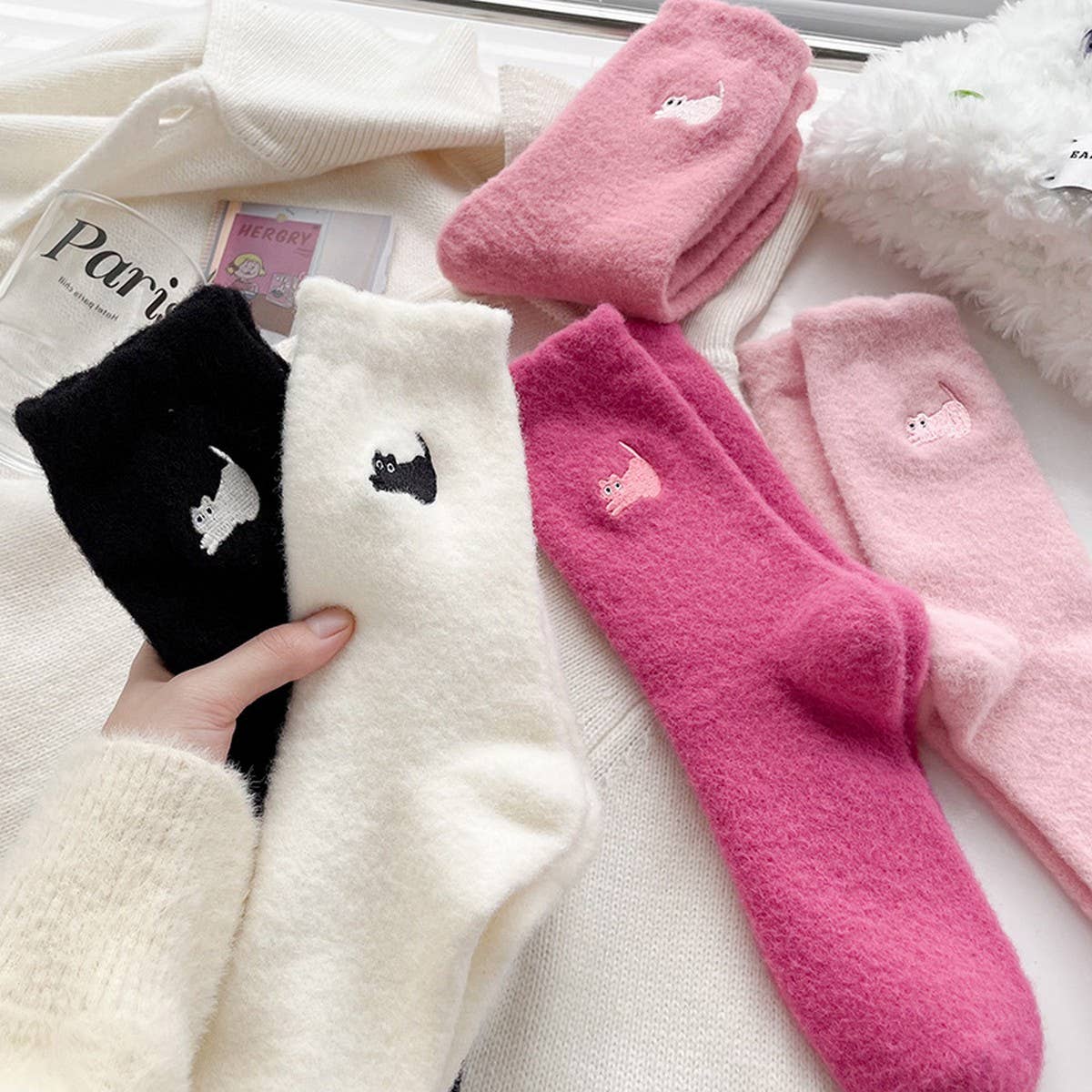 WOMEN'S WARM CUTE CAT SLEEPING HOME SOCKS
