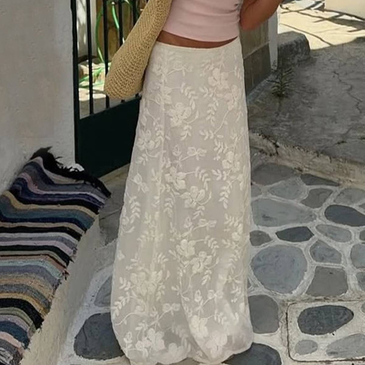 A low-waist hooked fashion slimming skirt