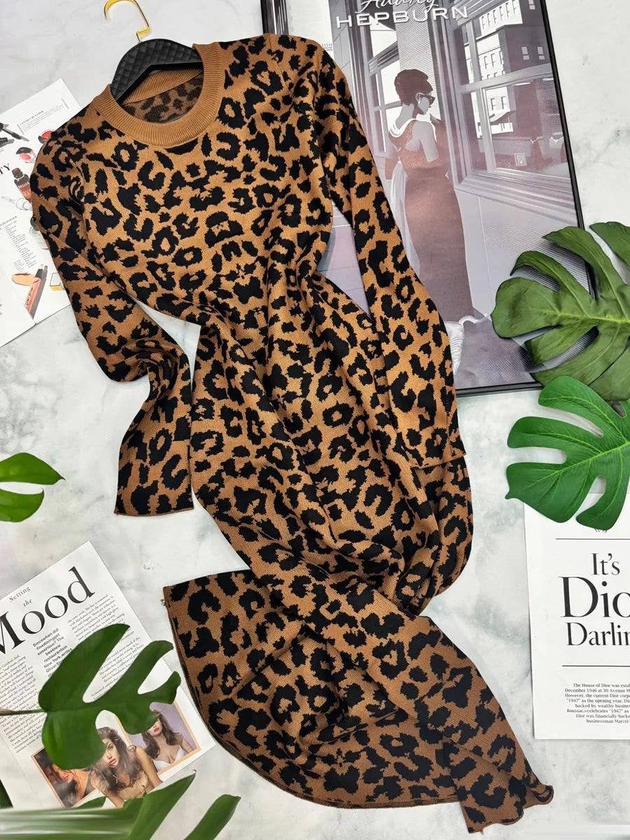 CREW-NECK LONG-SLEEVED LEOPARD PRINT KNIT DRESS