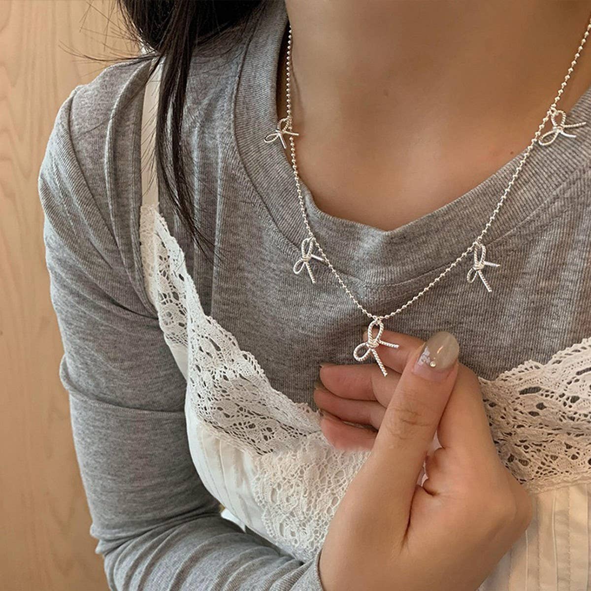 WOMEN'S TEMPERAMENT METAL BOW TASSEL NECKLACE