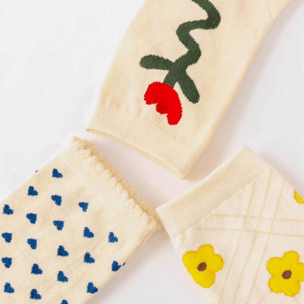 SWEAT-ABSORBENT AND BREATHABLE SWEET FLOWER SOCKS
