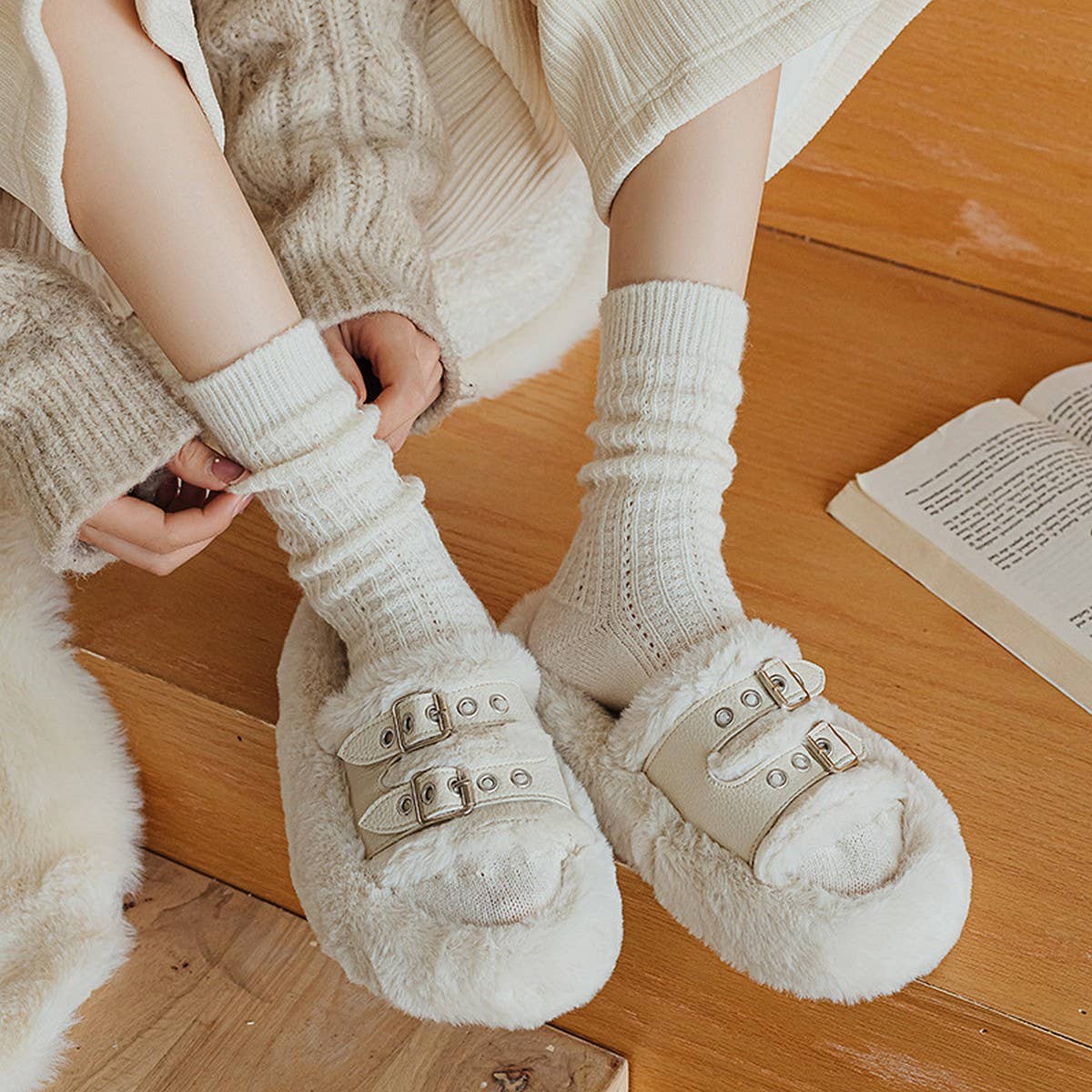 SIMPLE AND VERSATILE FASHIONABLE MID-CALF SOCKS