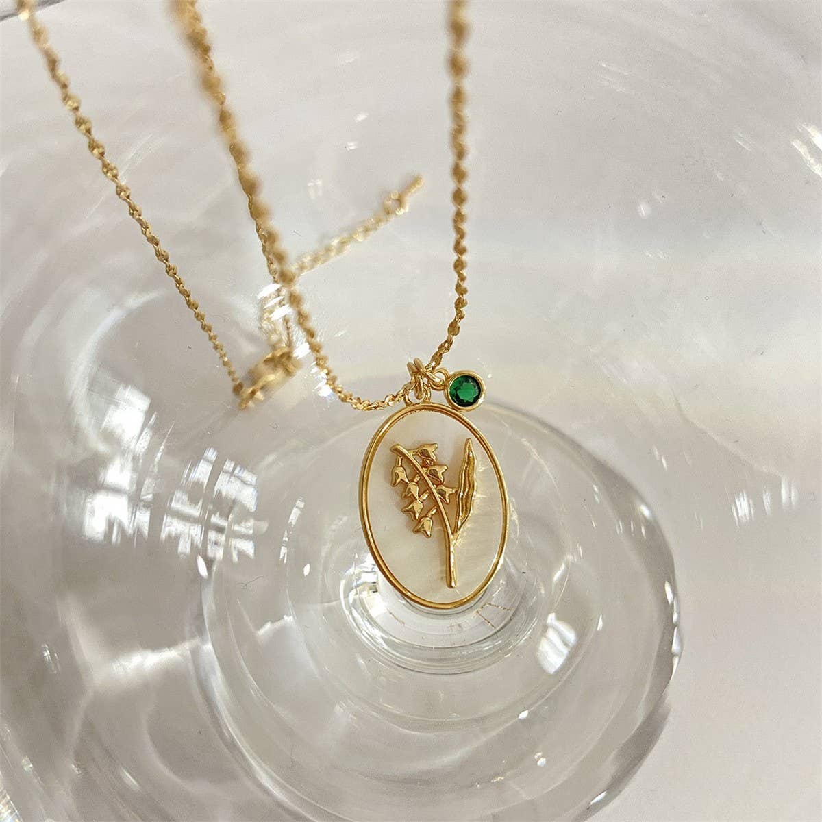 DECEMBER THREE-DIMENSIONAL FLORAL OVAL NECKLACE