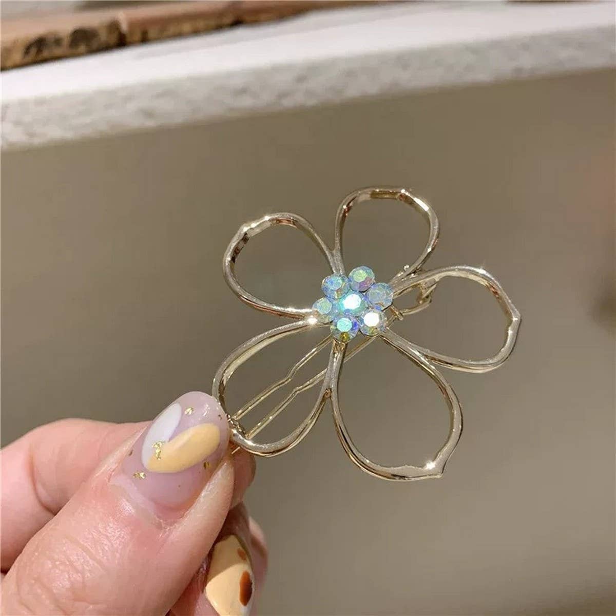 Floral Side Hair Clip for Girls, Simple & Elegant