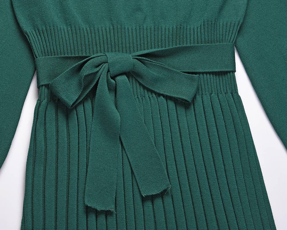 Fitted pleated mid-length knitted dress