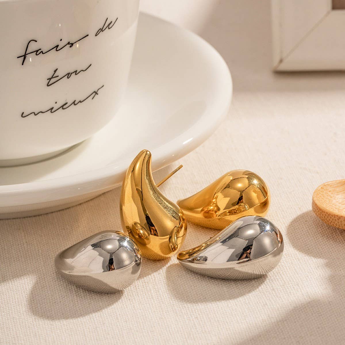 HYPOALLERGENIC GOLD-PLATED DROP EARRINGS