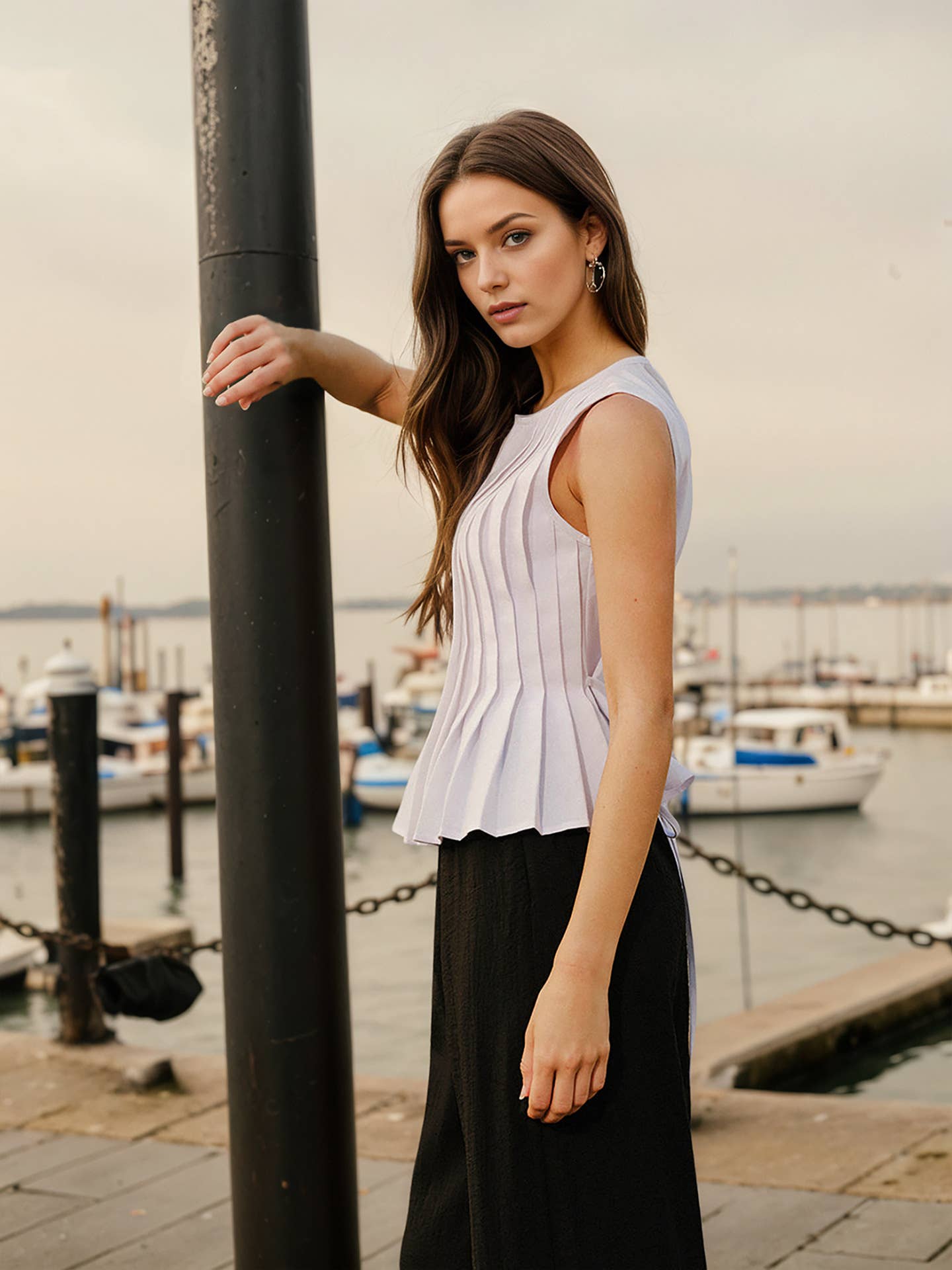 Fashionable solid-color textured vest