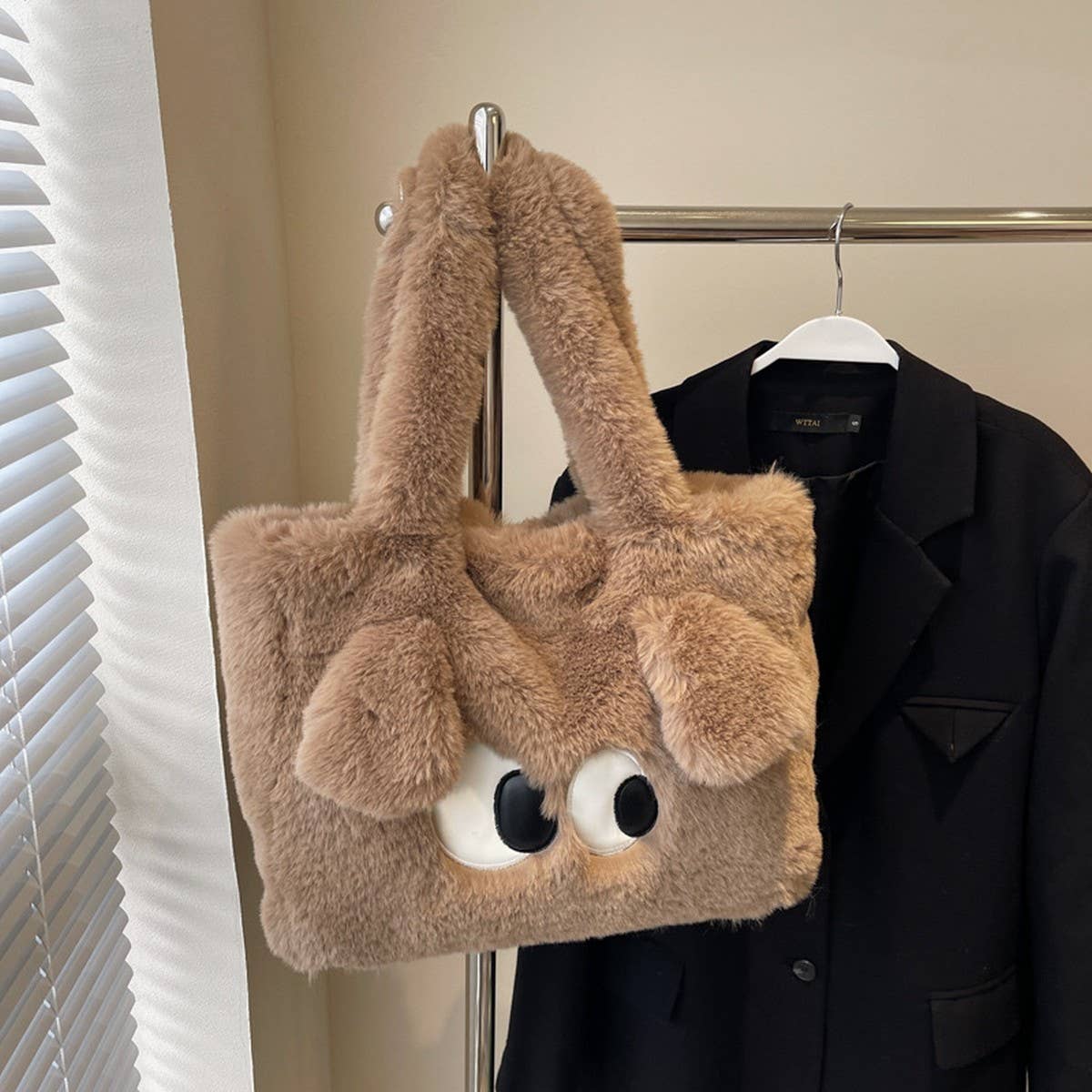 WINTER CARTOON LARGE CAPACITY SHOULDER PLUSH BAG_CWAB3937