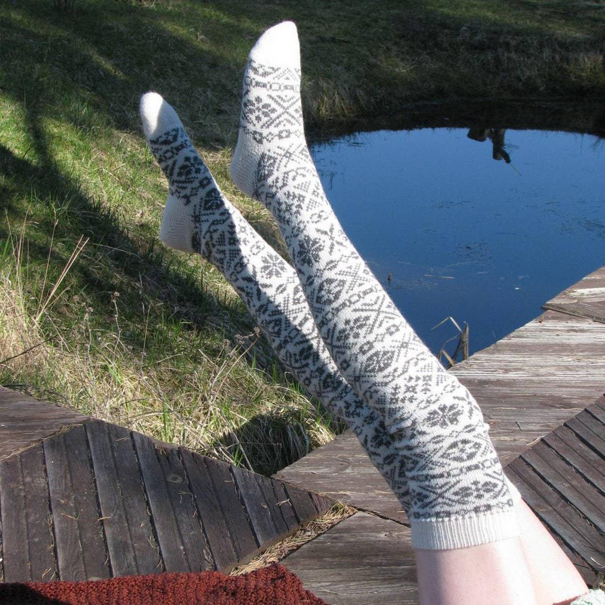 WOMEN'S CHRISTMAS SNOWFLAKE KNEE-HIGH SOCKS