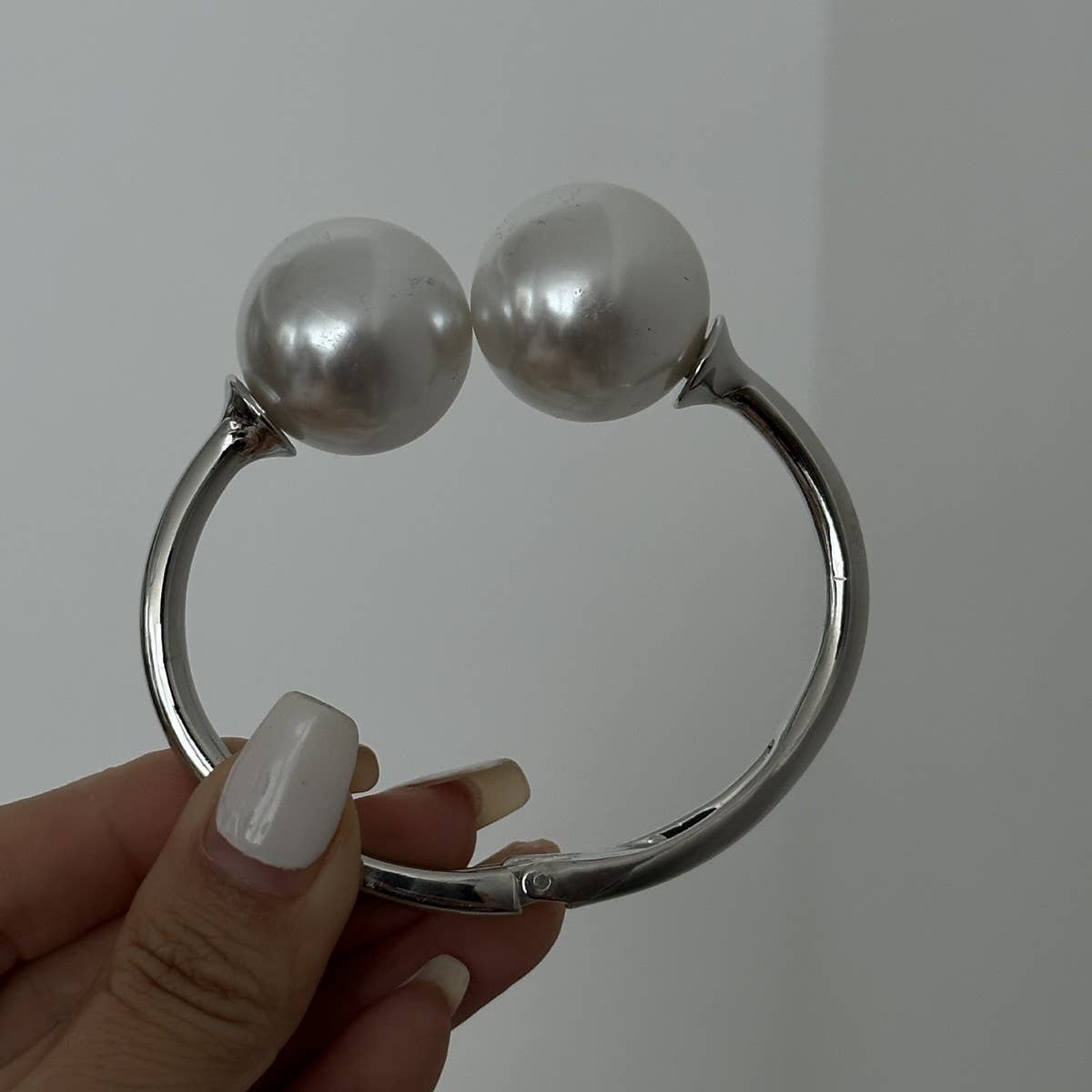 FASHIONABLE METALLIC SMOOTH SPRING BRACELET