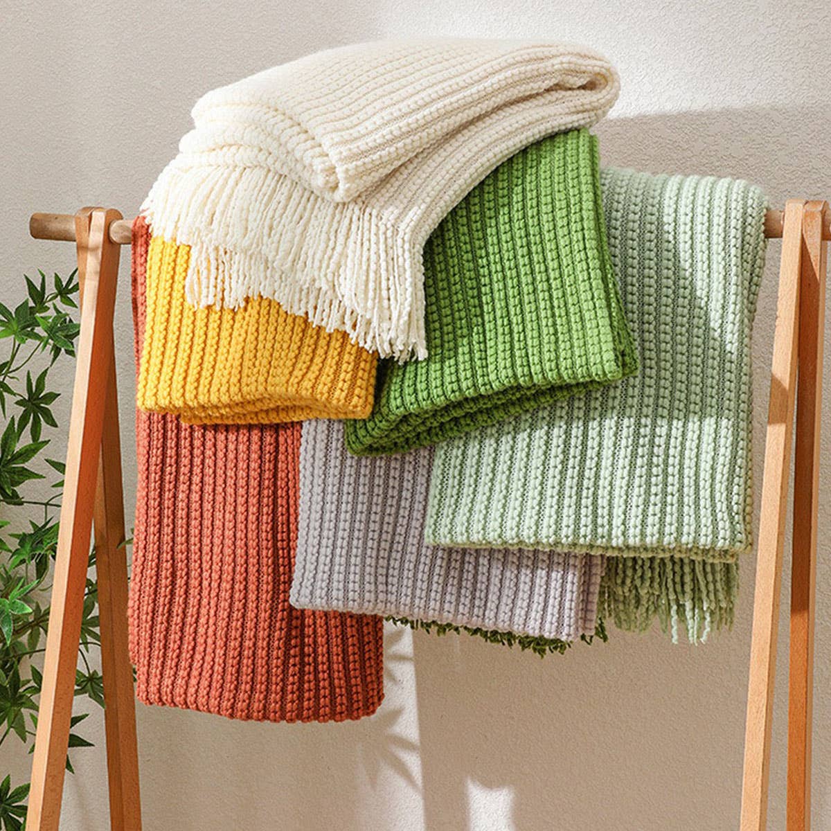 KNITTED SOFT BLANKET WITH TASSELS
