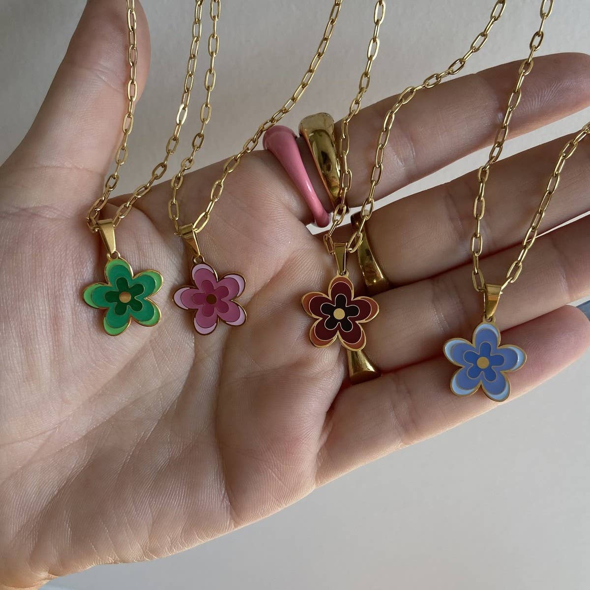 MULTI-LAYERED OIL DRIPPING FLOWER PENDANT NECKLACE