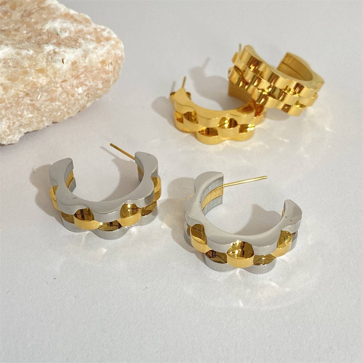 Simple hip-hop track stitching earrings_CWMM5720
