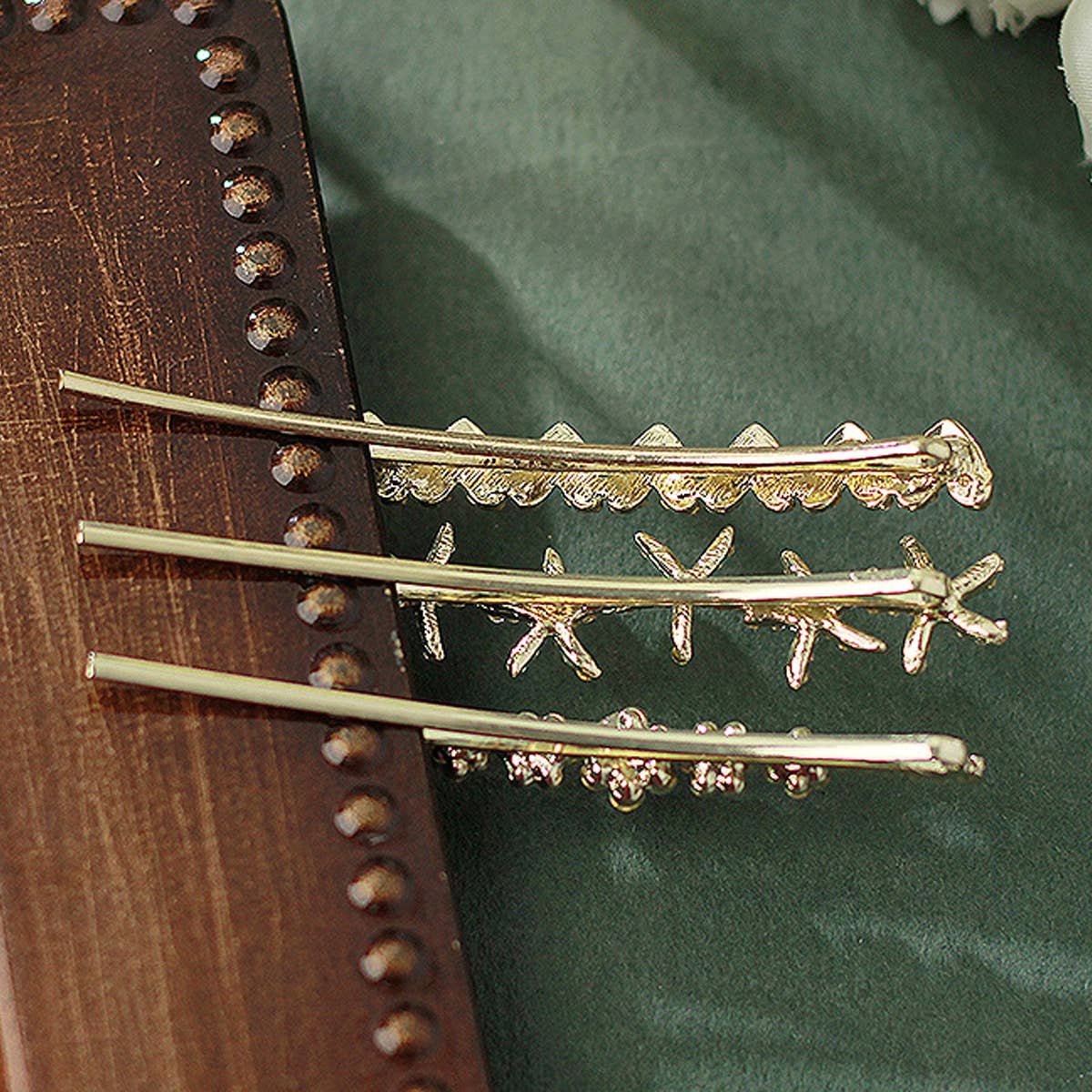 SHIMMERING LOVE HAIR PIN WITH SPARKLING DIAMONDS_CWAHA1207