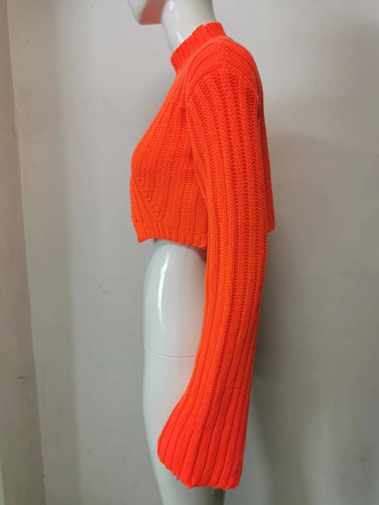 CREW-NECK TIGHT IRREGULAR CROP SWEATER