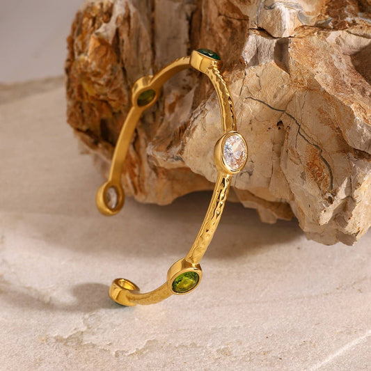 18K Gold Hammered Emerald Open Cuff Bracelet_CWAJE4901