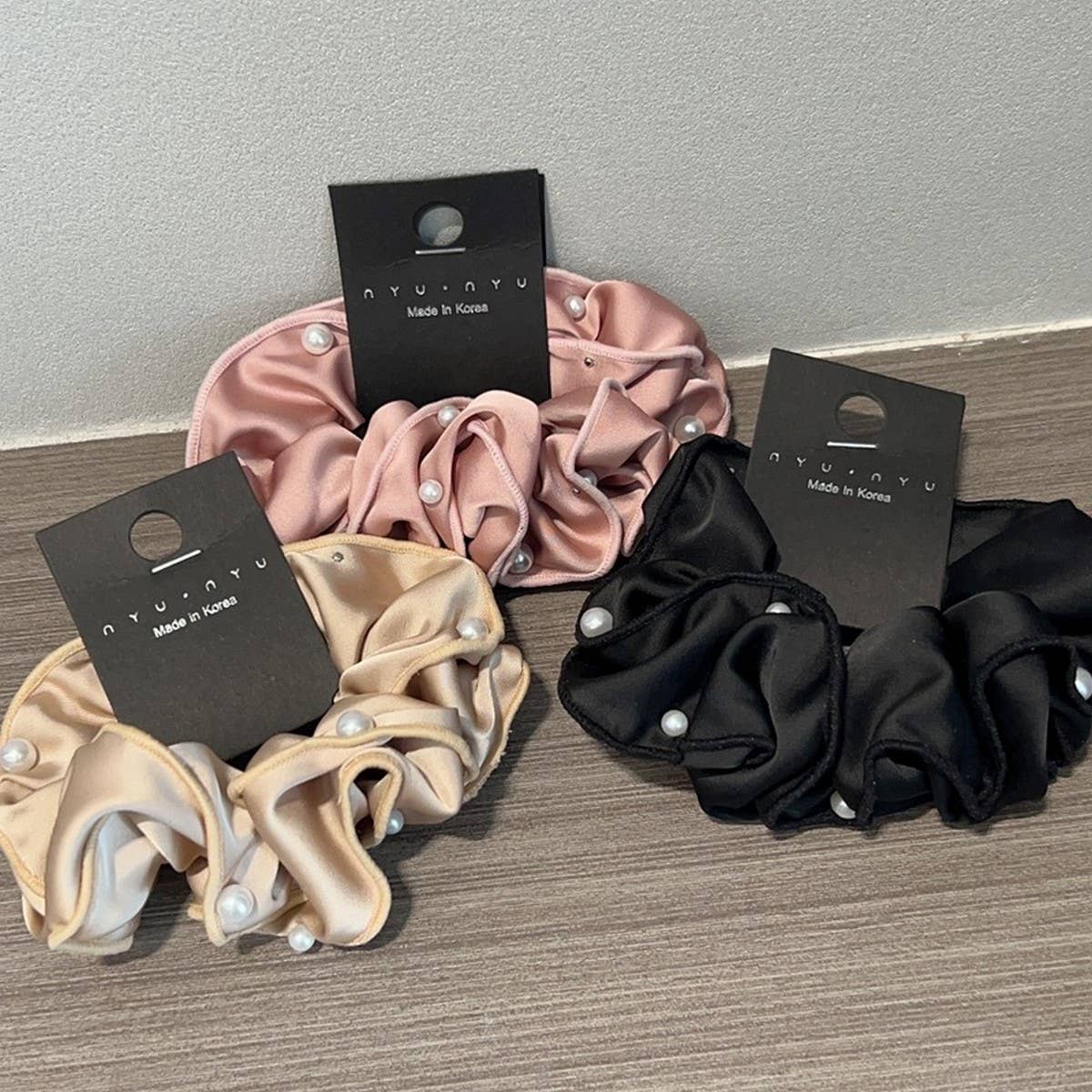 TEMPERAMENT PEARL SIMPLE HAIR SCRUNKIES_CWAHA1729