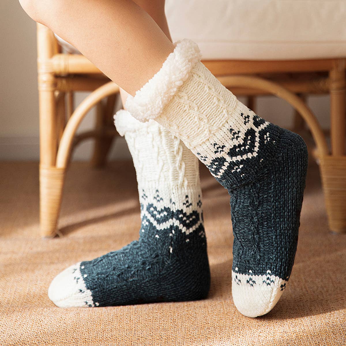HOME CHRISTMAS WARM PLUSH INDOOR SLIPPERS
